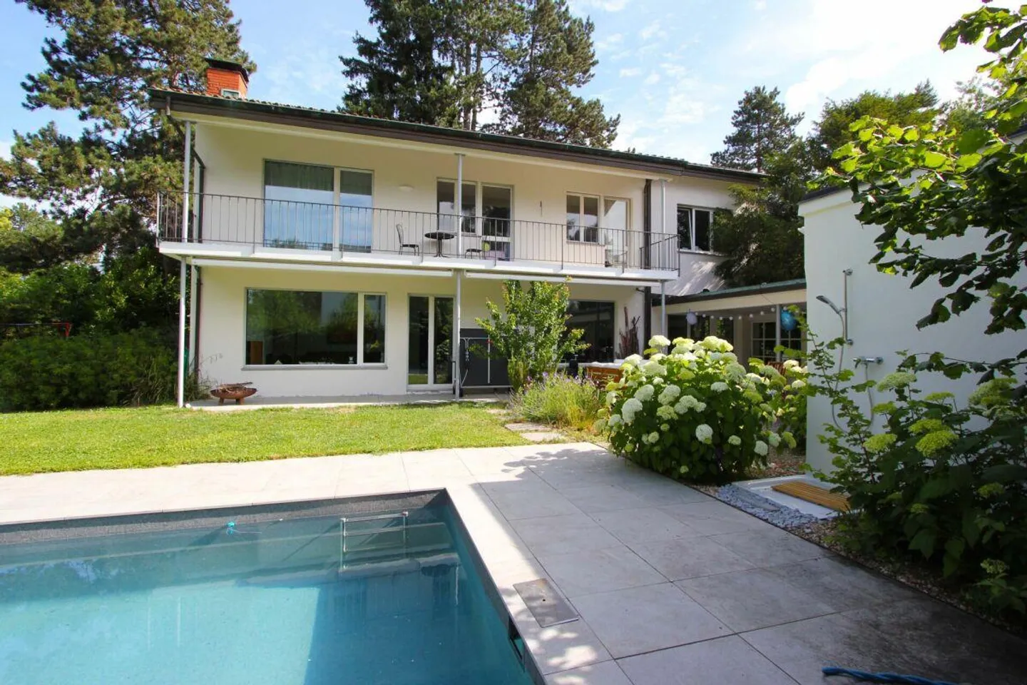 Attractive house on the beautiful Bruderholz / 7-room with pool and double garage - Photo 17 of 17