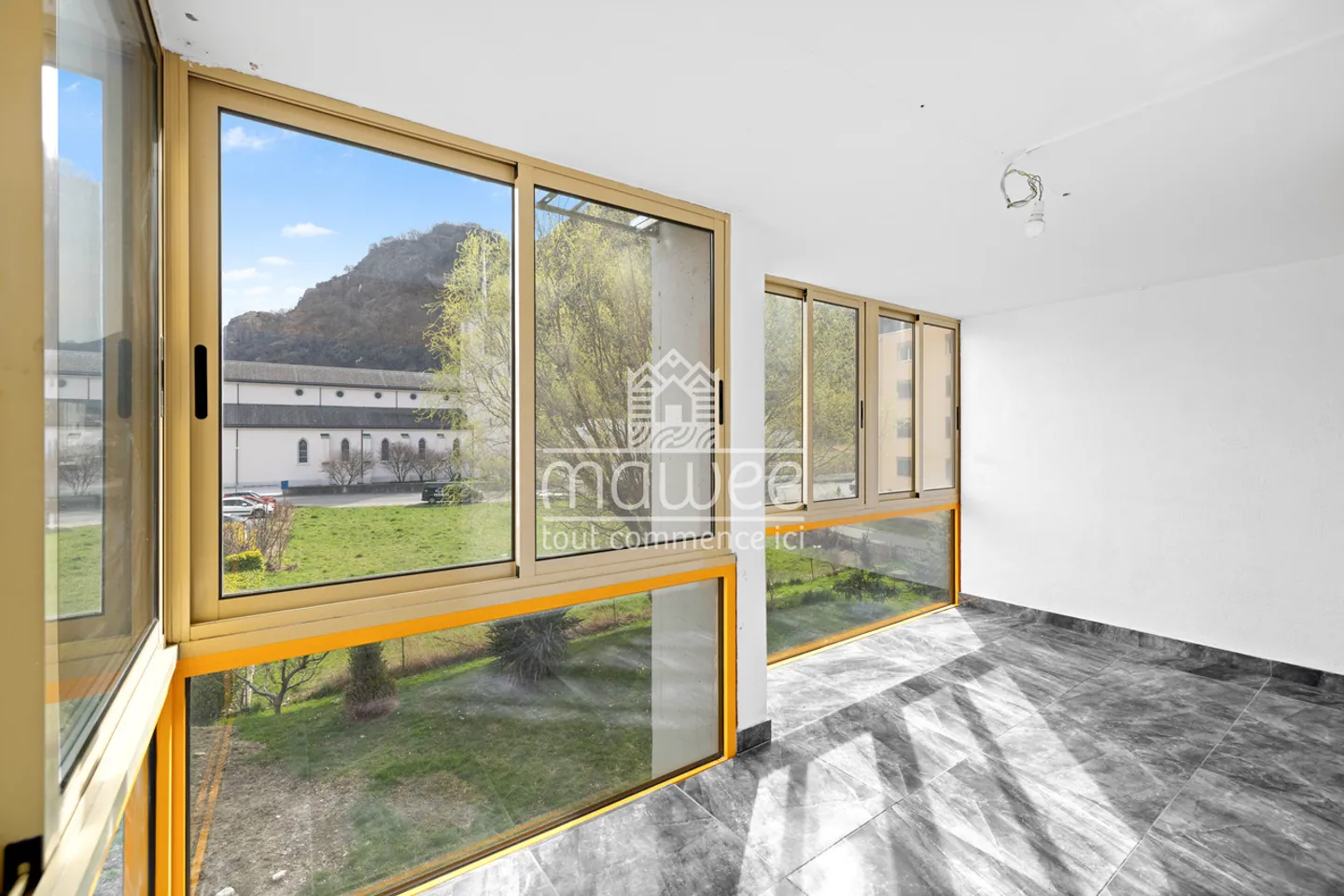 Geräumiges Apartment mit Loggia - Foto 2 von 15