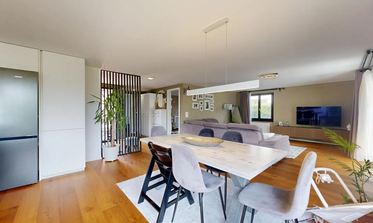 Maison individuelle modernisée avec cuisine design et véranda - Photo 10 sur 11