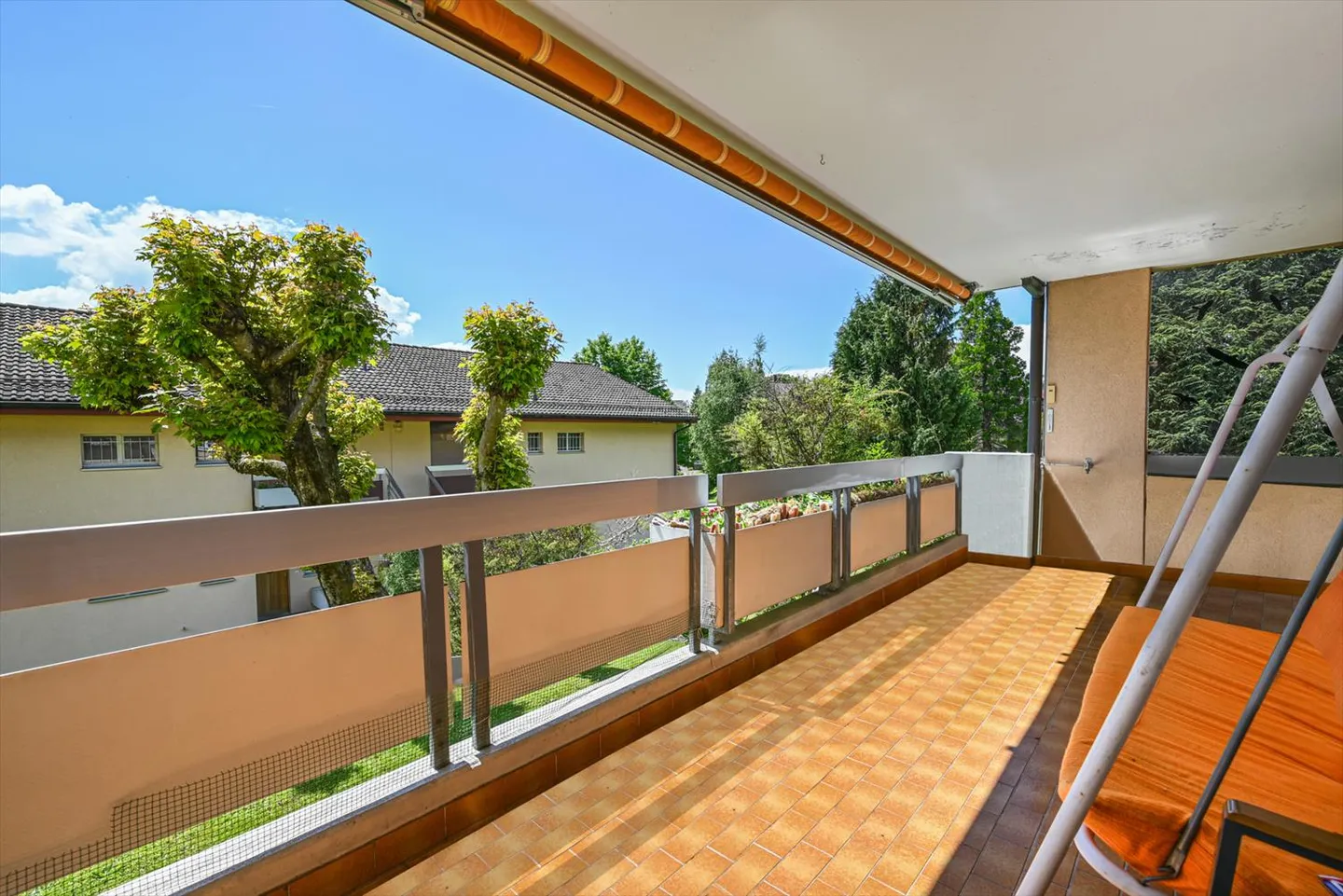 BLONAY - GERÄUMIGES UND HELLES 5.5 ZIMMER WOHNUNG - Foto 2 von 13