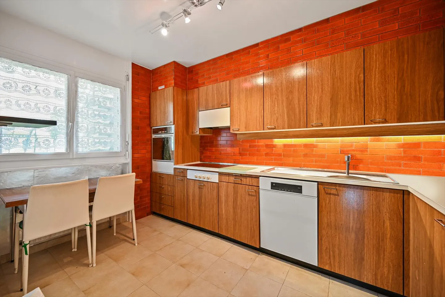 BLONAY - GERÄUMIGES UND HELLES 5.5 ZIMMER WOHNUNG - Foto 4 von 13
