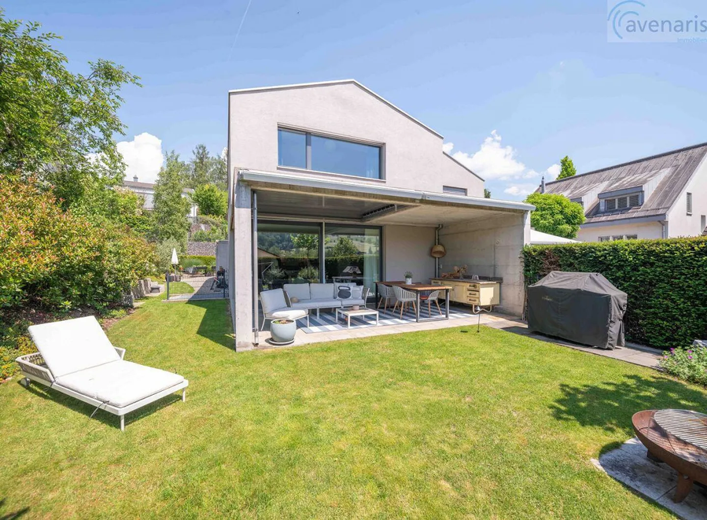 Beautiful 5.5-room double-family house in a sunny location - Photo 1 of 14