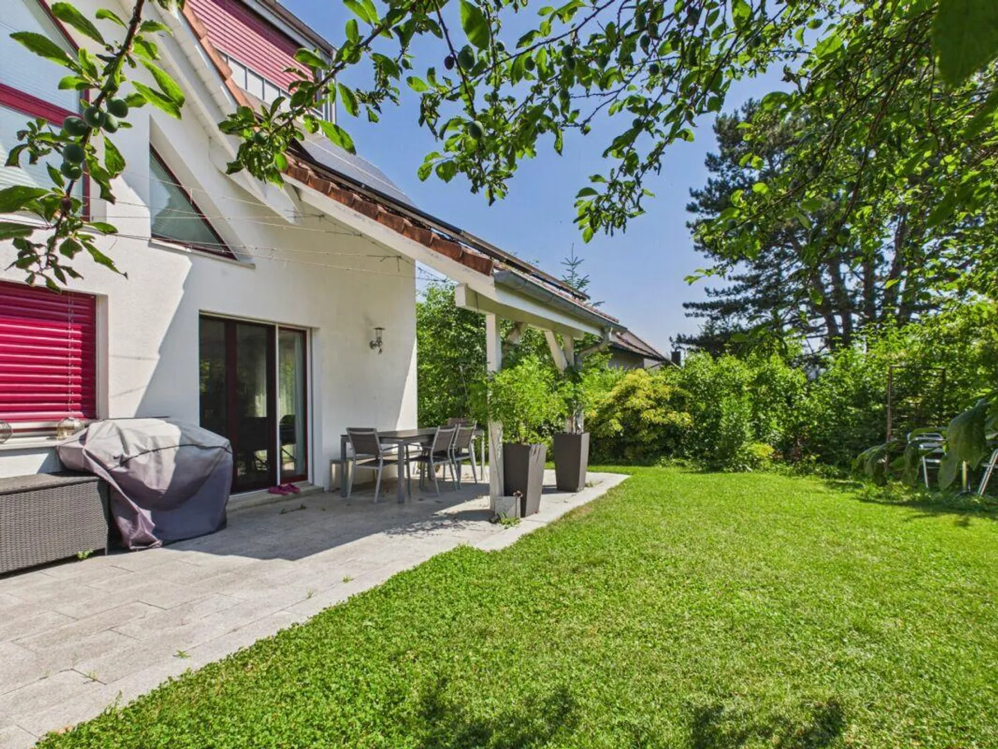 Adatto alle famiglie con giardino soleggiato alla fine di una strada senza uscita - Foto 2 di 8