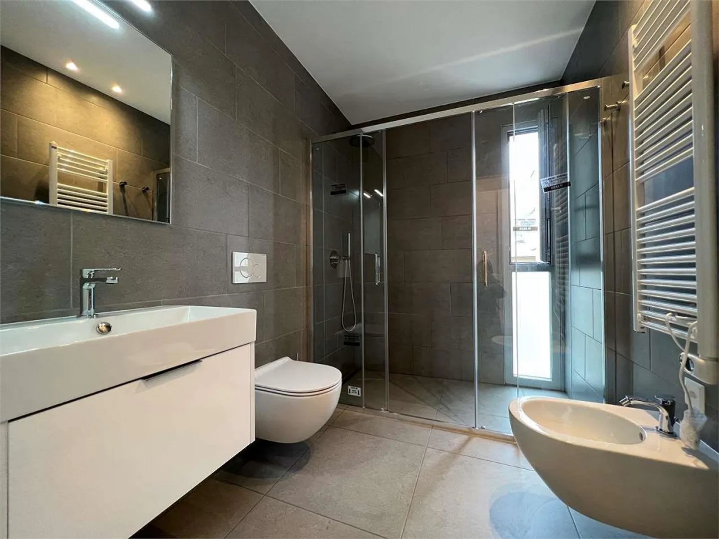 Rif. 2371 Bellinzona, modernes 3.5-Zimmer-Wohnung mit großer Terrasse - Foto 7 von 9
