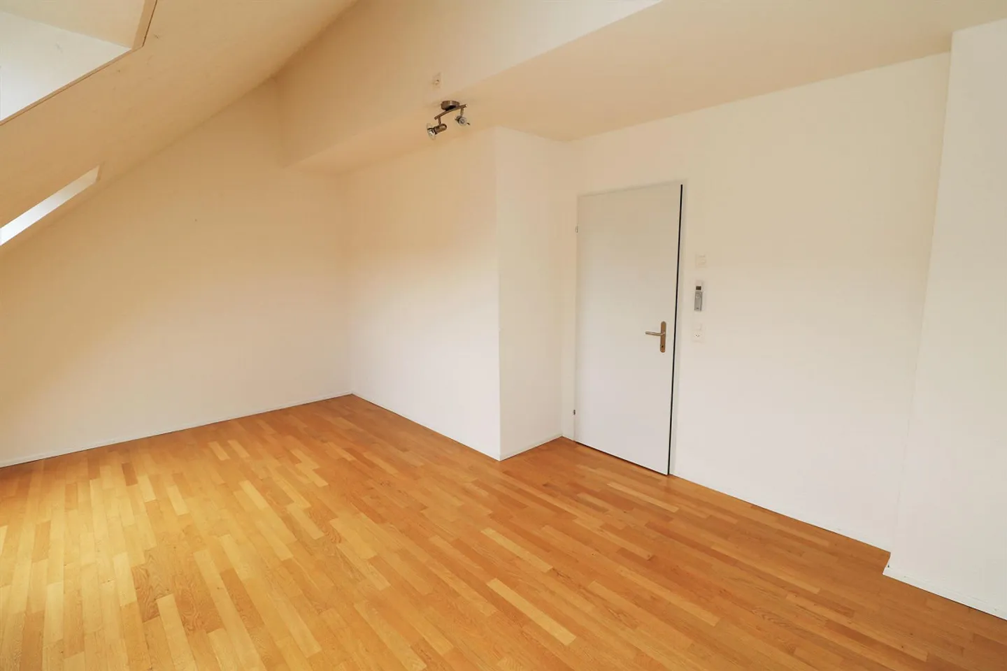 Helle 2.5-Zimmerwohnung mit Balkon in der Nähe des Rheins zu vermieten - Photo 6 sur 9