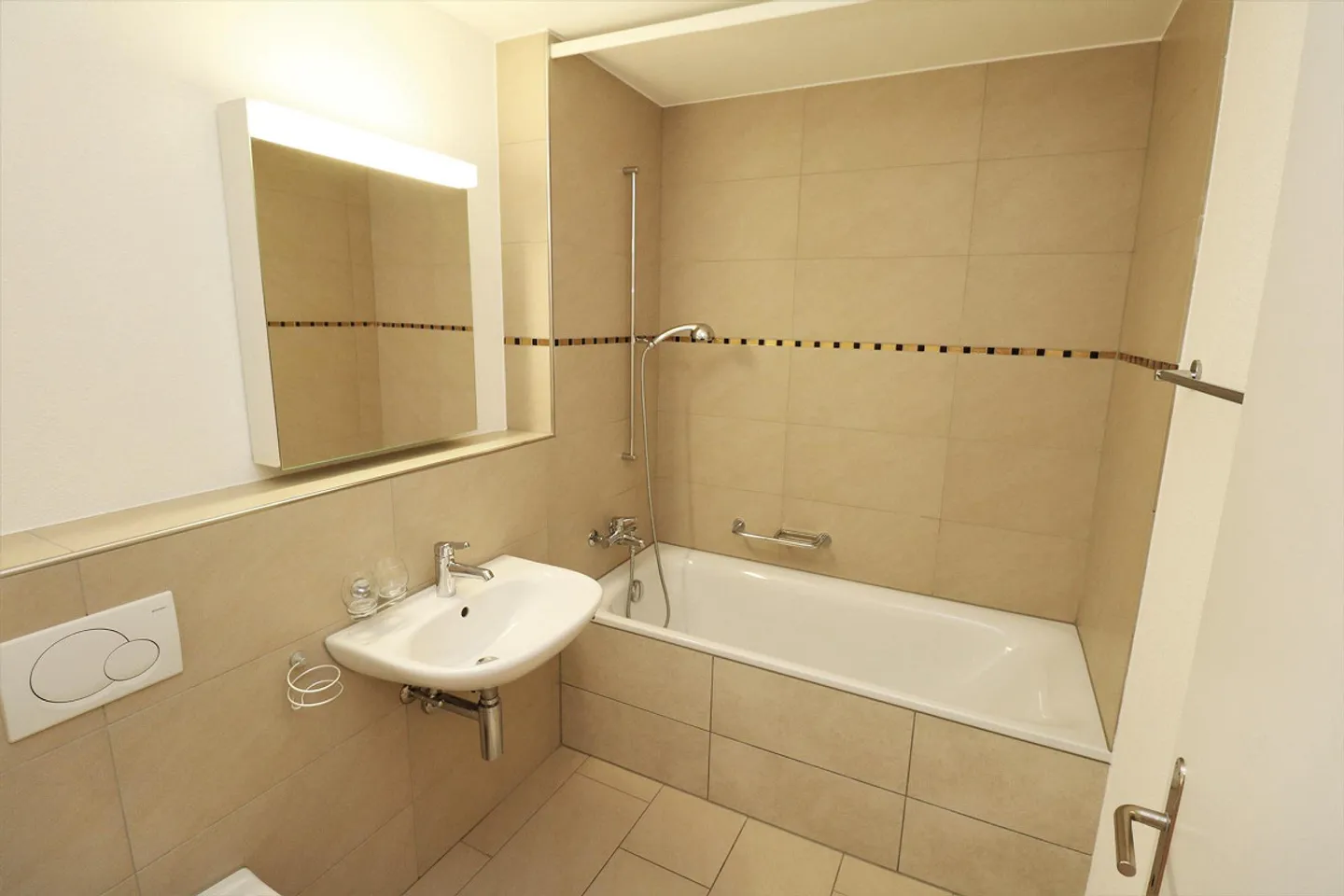 Helle 2.5-Zimmerwohnung mit Balkon in der Nähe des Rheins zu vermieten - Photo 7 sur 9