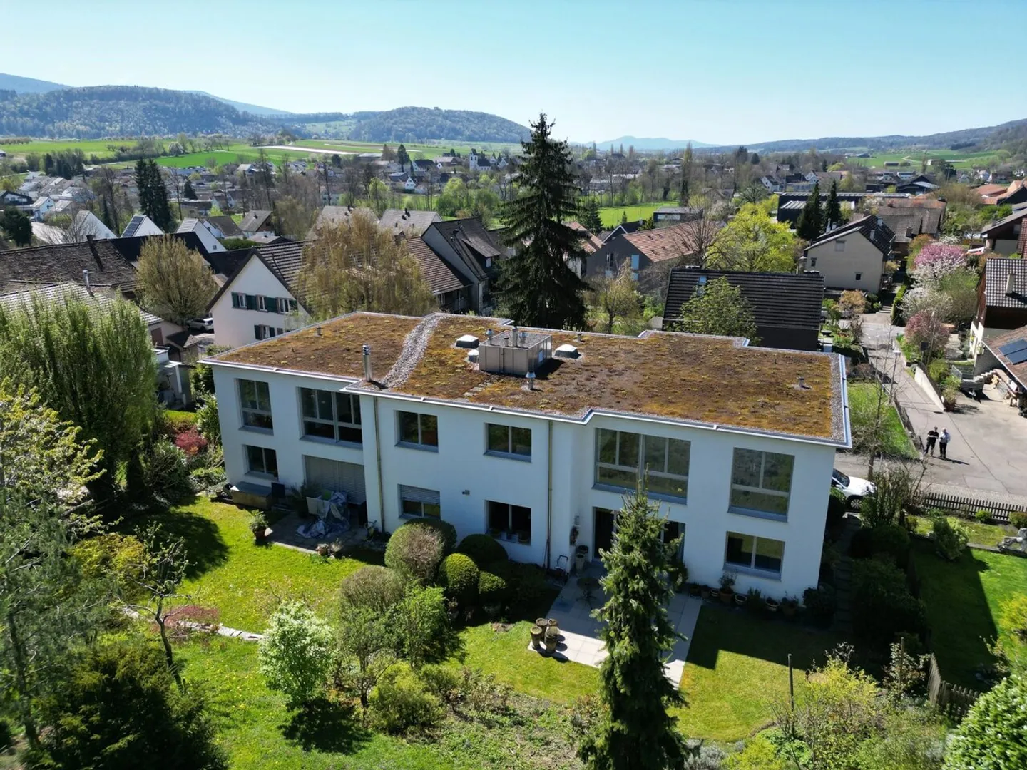 Exclusive 5.5-room penthouse with panoramic views in Biel-Benken - Photo 2 of 13