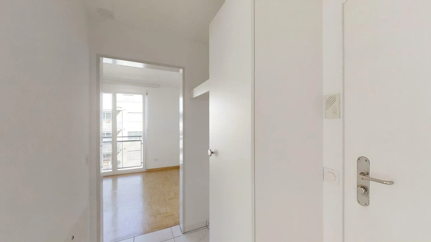 Practical and spacious: Your new home with top connections. - Photo 8 of 9
