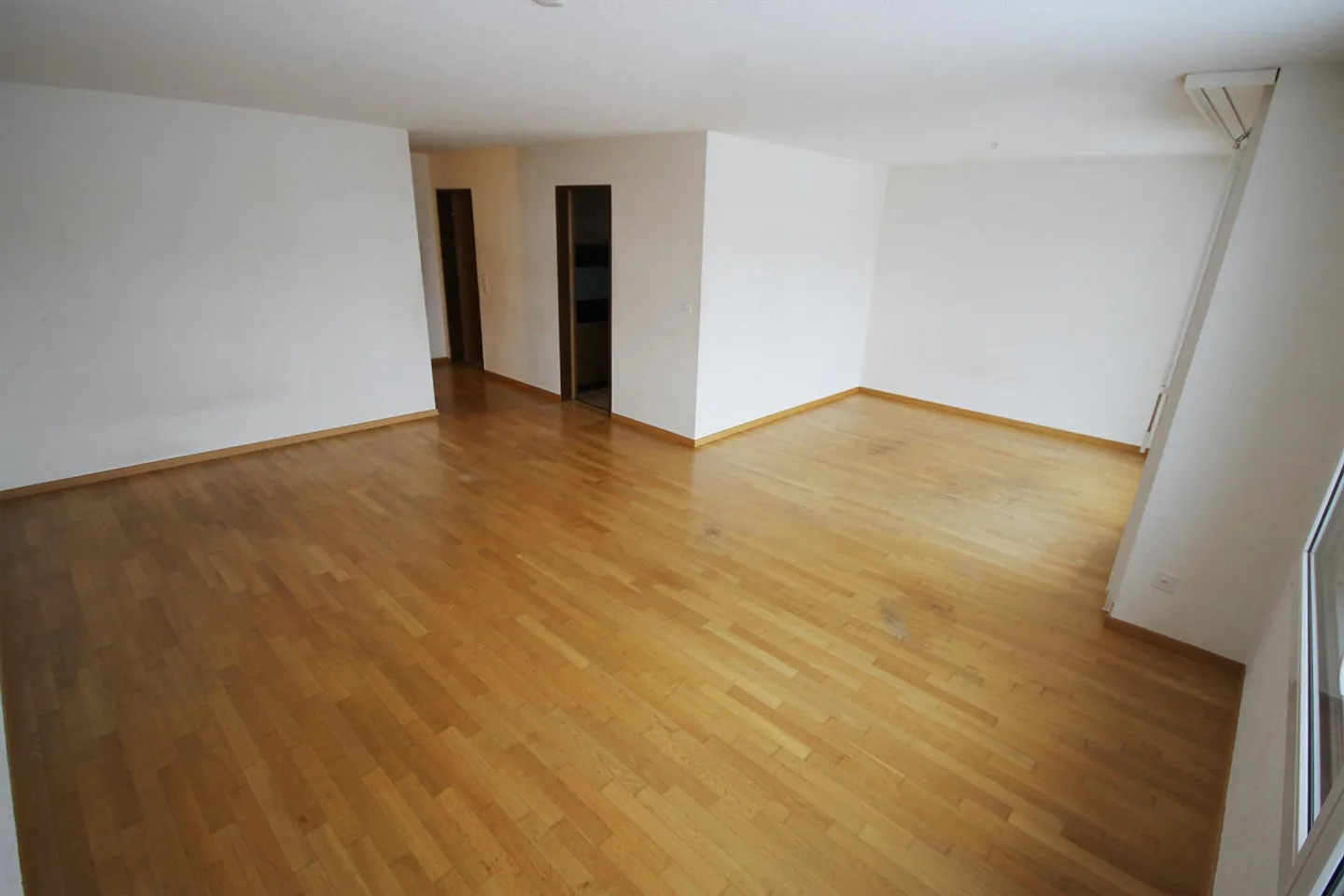 Appartamento 4.5 stanze in una casa di 6 famiglie - Foto 4 di 7