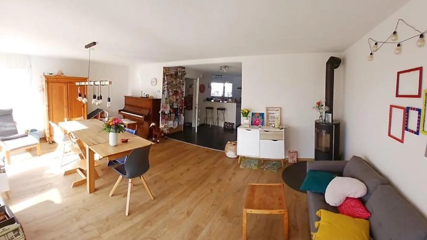 Charming Duplex in Quiet Area - Photo 3 of 9