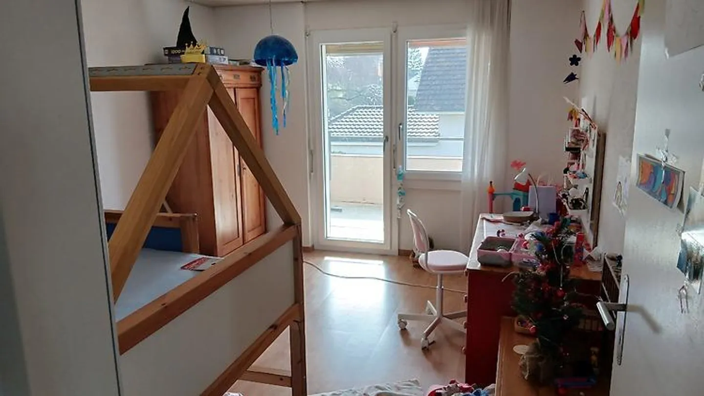 Charming Duplex in Quiet Area - Photo 7 of 9