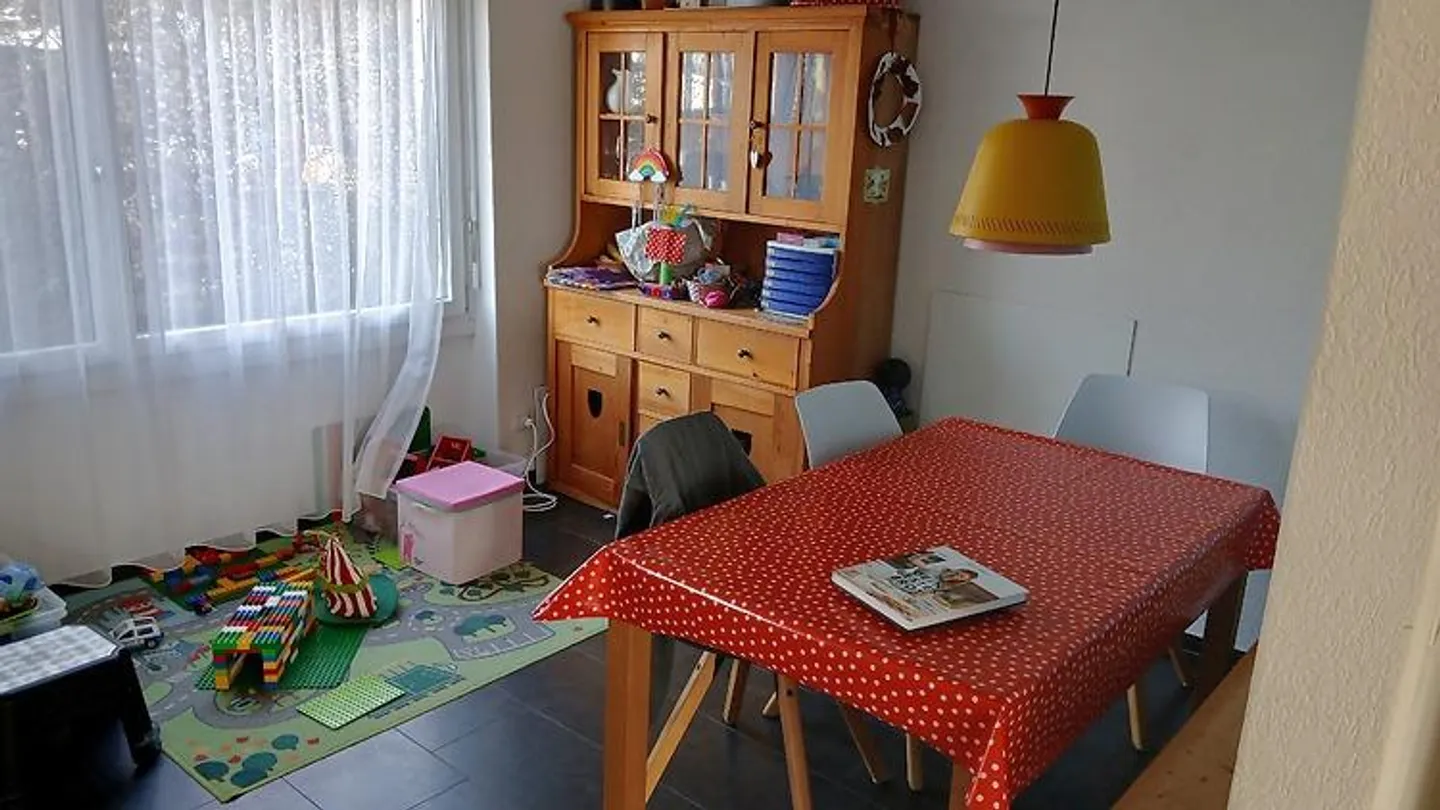 Charming Duplex in Quiet Area - Photo 8 of 9