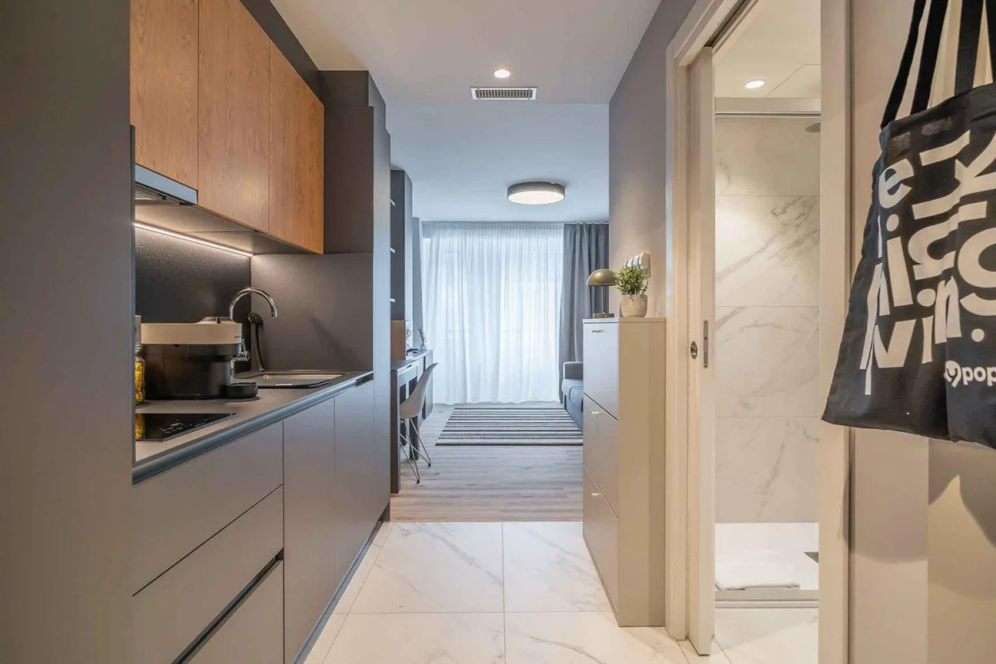City Pop - Cosy Studio Apartments just next to HB Zürich - Photo 3 of 14
