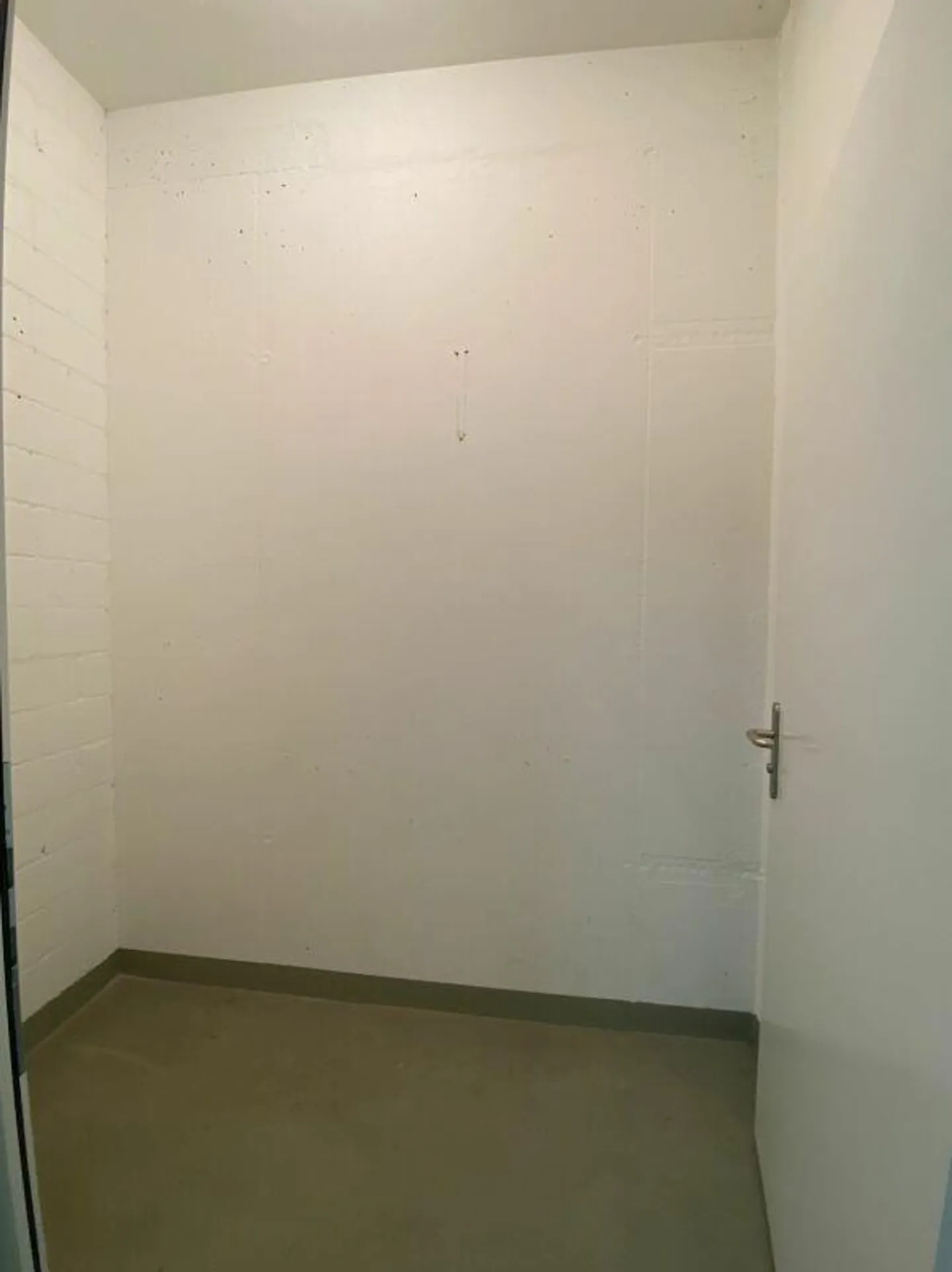 Storage room approx. 2.5 m² in the center of Küssnacht - Photo 1 of 2