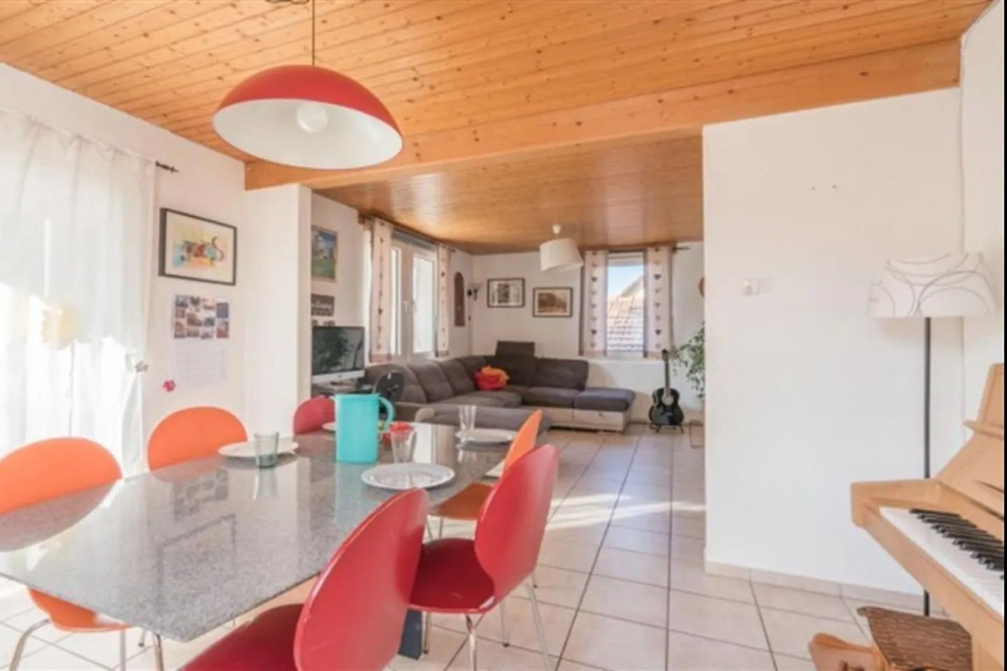 ruhiges, grosses Zimmer mit allem dabei! - Foto 2 von 5