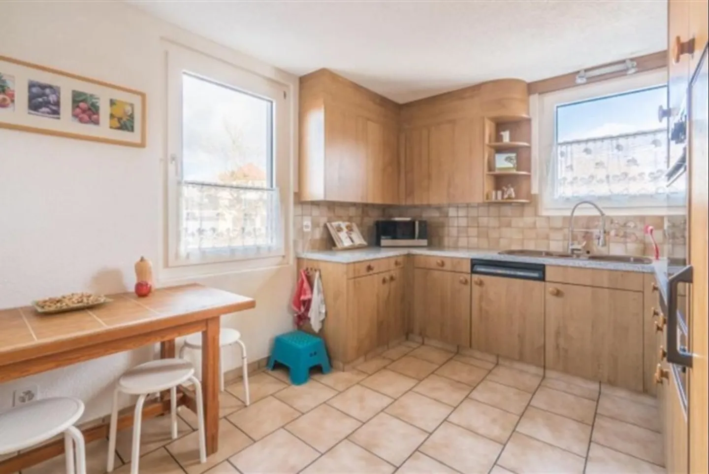 ruhiges, grosses Zimmer mit allem dabei! - Foto 3 von 5