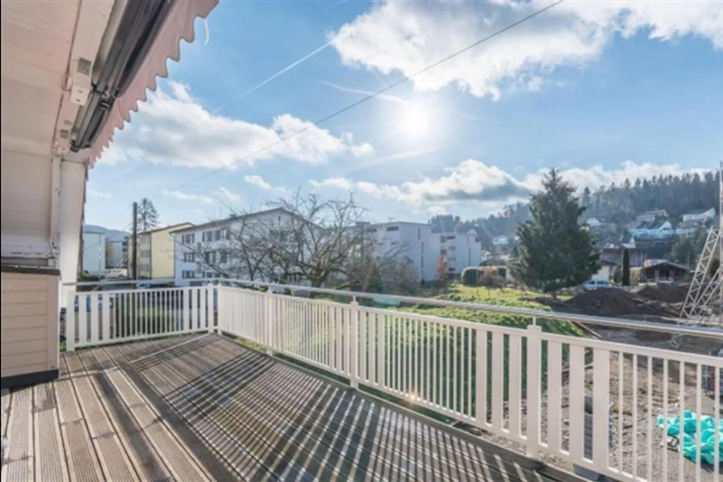 ruhiges, grosses Zimmer mit allem dabei! - Foto 4 von 5