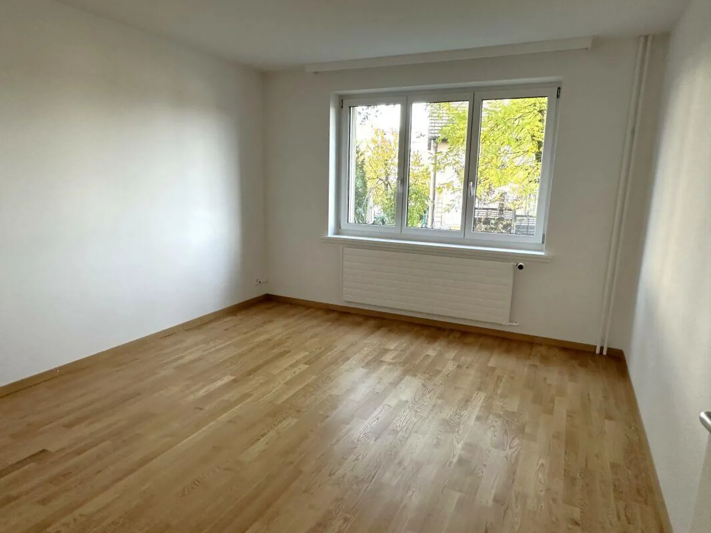 Living in a well-maintained property - Photo 3 of 7