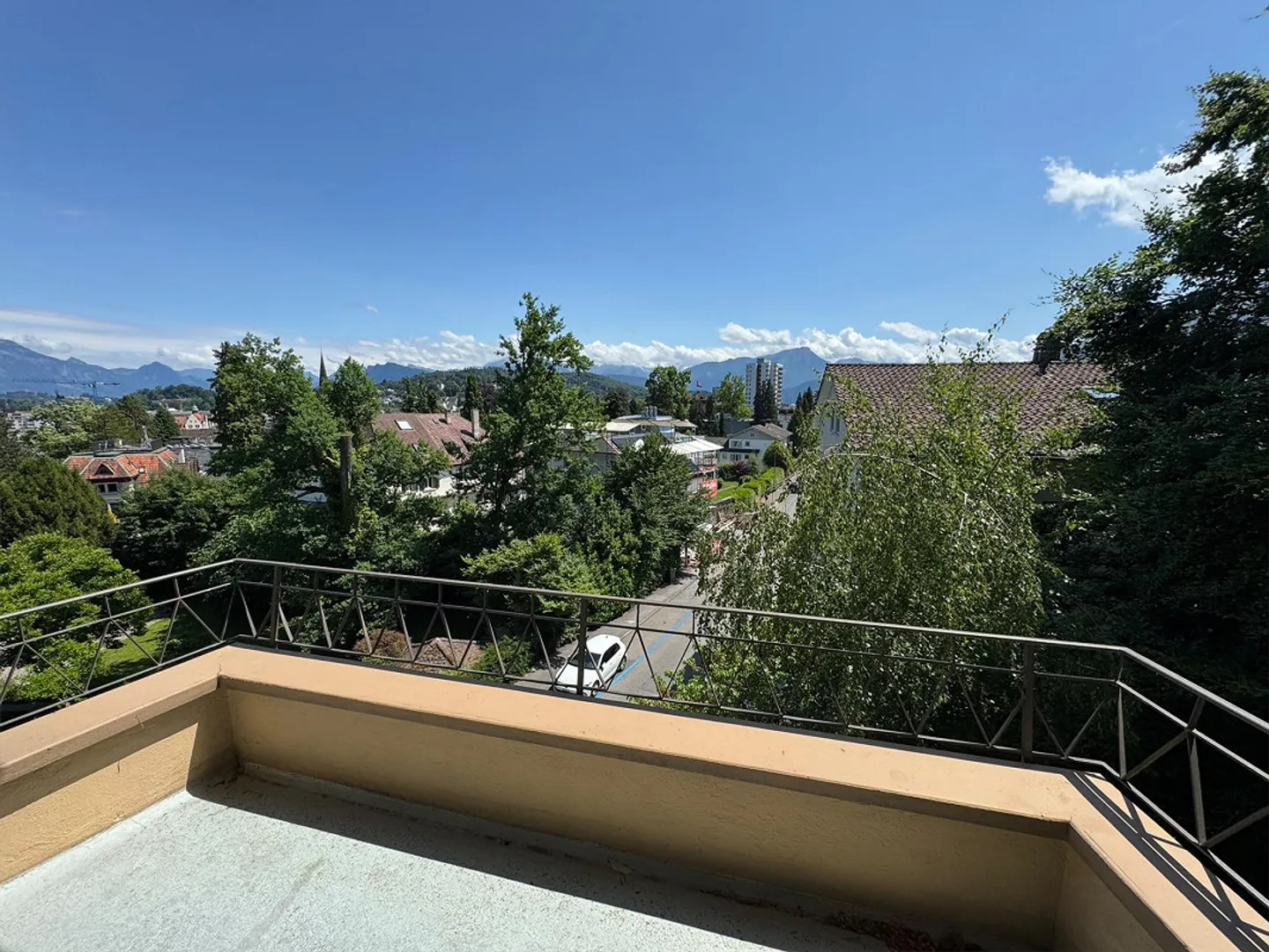 Renovated and spacious 3.5 room apartment in the heart of Lucerne - Photo 1 of 7
