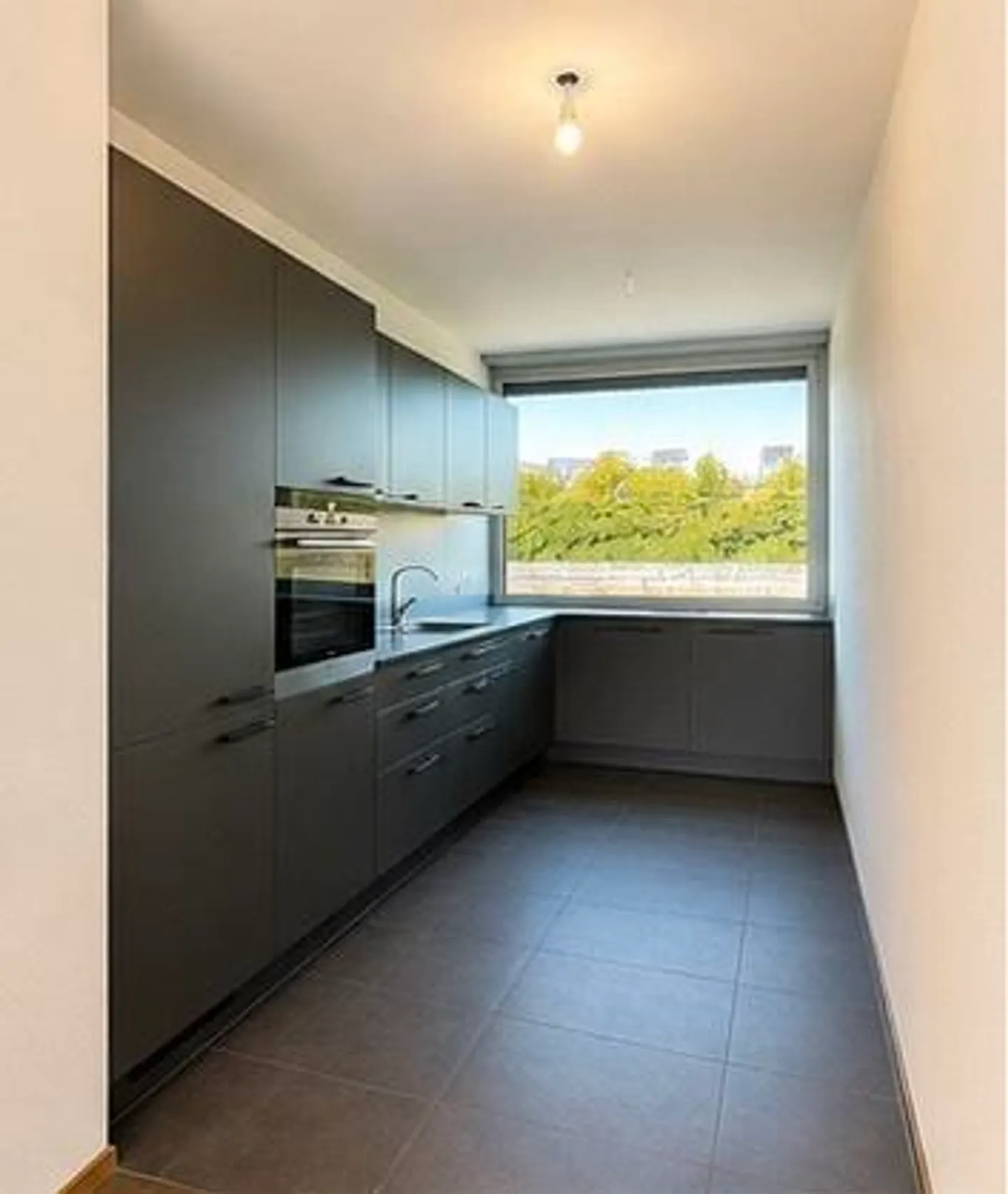Superbo appartamento moderno con balcone - Foto 2 di 10