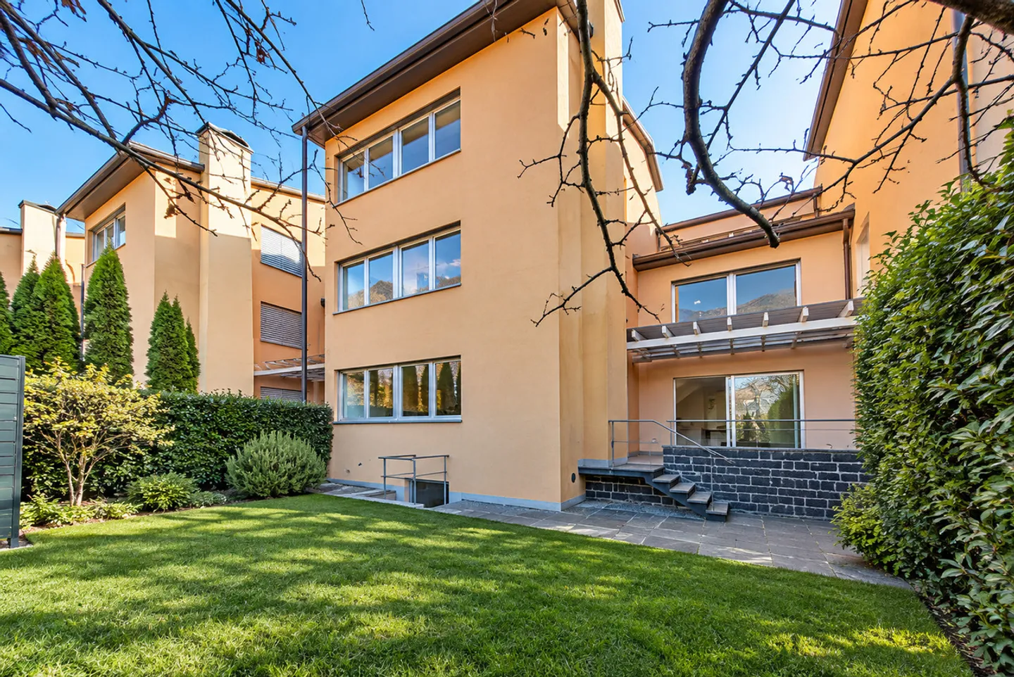 Spacious house with garden a few minutes from Lugano - Photo 2 of 14