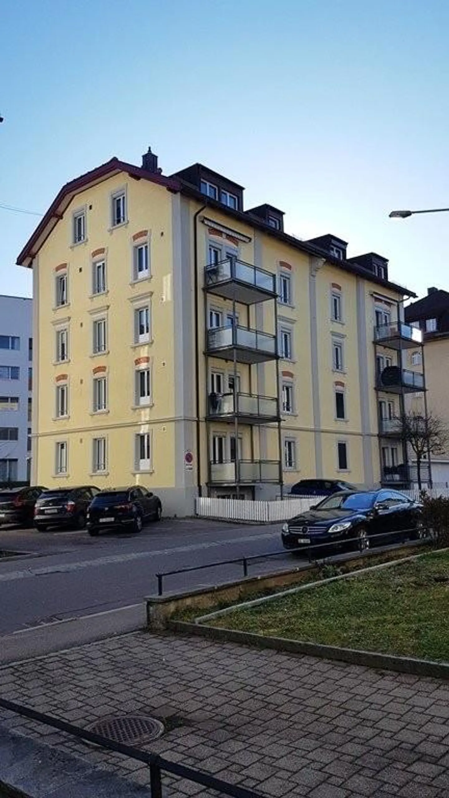 Appartement moderne dans un ancien bâtiment - Près de l'hôpital et de la gare de St. Fiden - Photo 1 sur 6