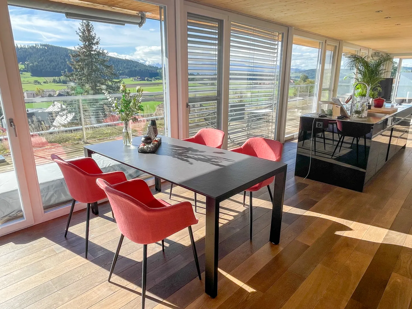 Appartement en Attique 3½ pièces avec très grande terrasse - Photo 2 sur 9