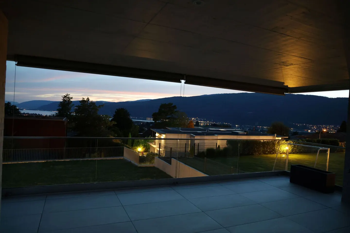 Vivere esclusivo con vista lago - Ampio appartamento di 4,5 stanze - Foto 17 di 20