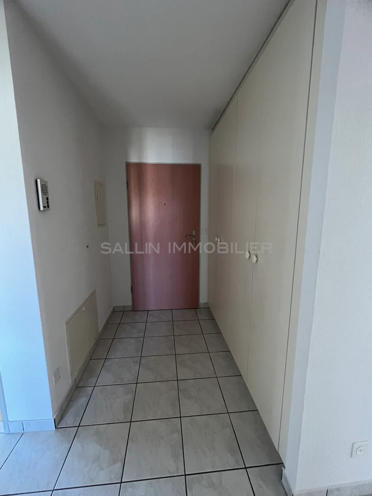 BEAUTIFUL 4-ROOM APARTMENT, IN SINGINE - Photo 9 of 9