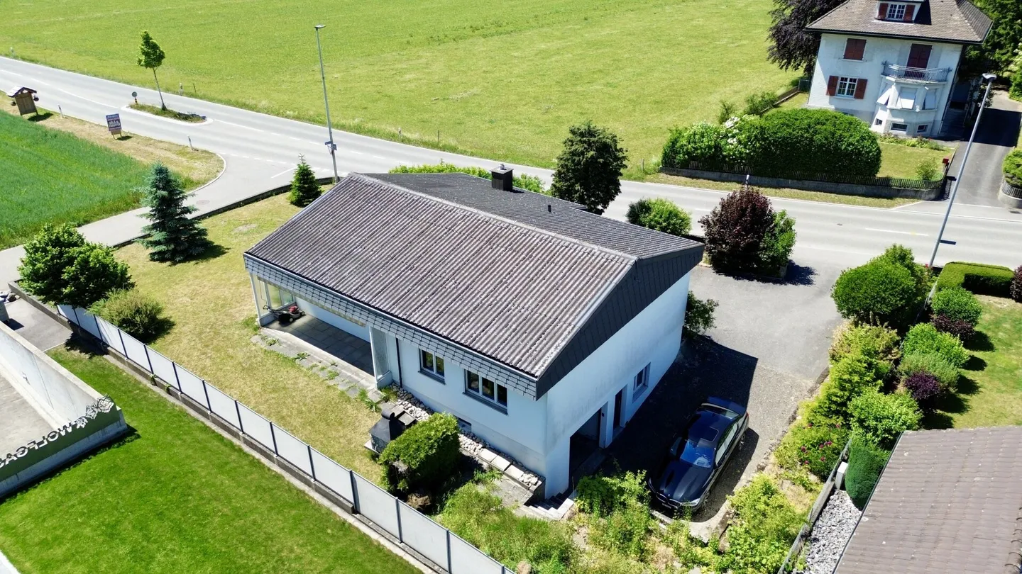 Sogno abitativo con potenziale: casa unifamiliare di 5,5 stanze a Niederbuchsiten - Foto 3 di 17