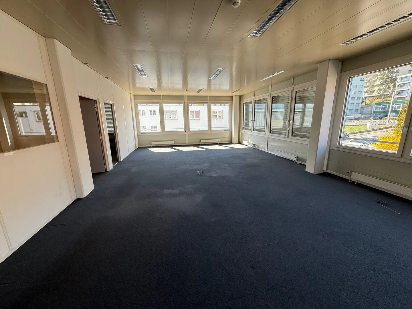 Office/Commercial Spaces of about 318m2 on the 1st Floor near... - Photo 2 of 10