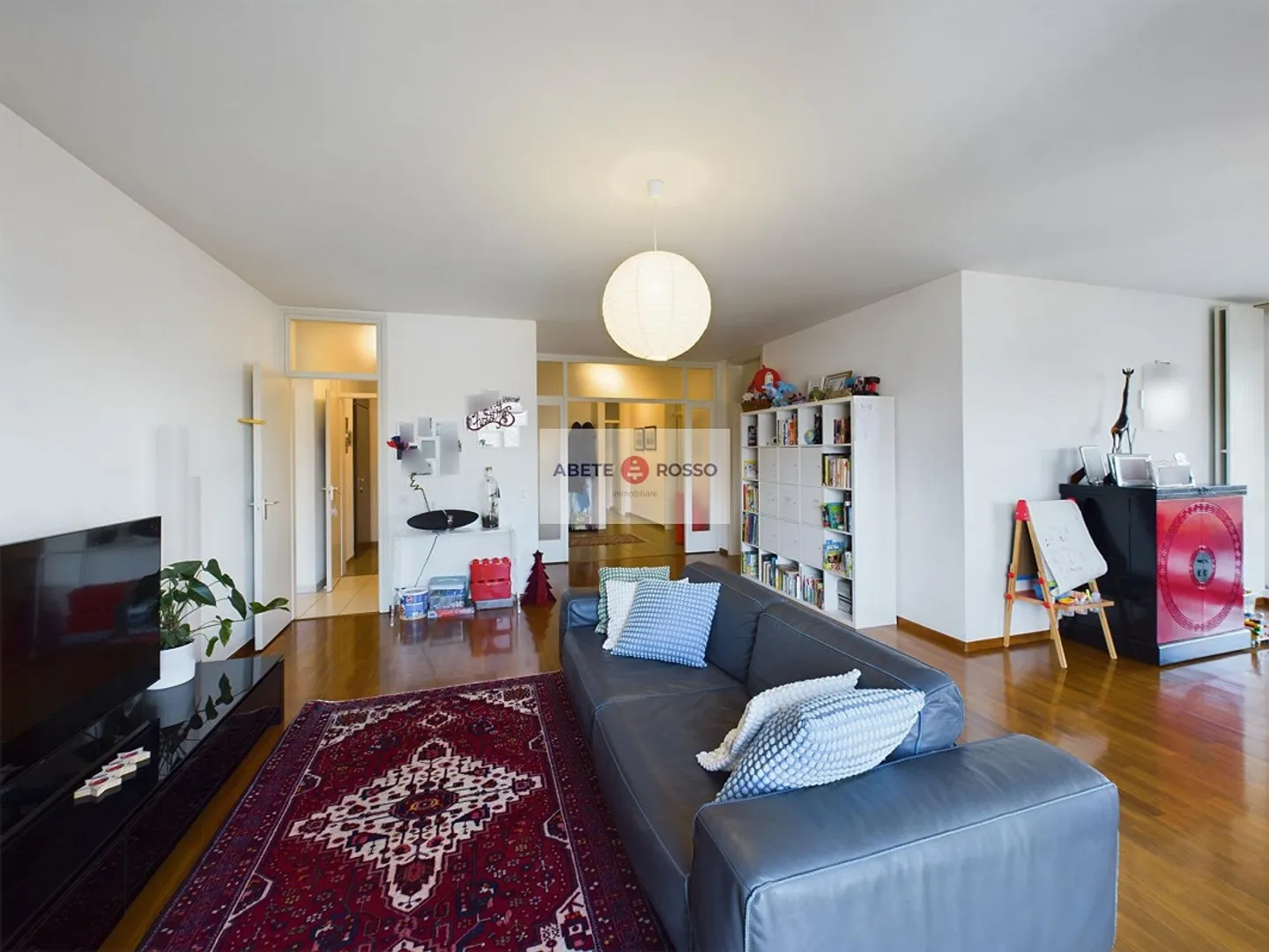 Charming Apartment with Lake View - Photo 3 of 18