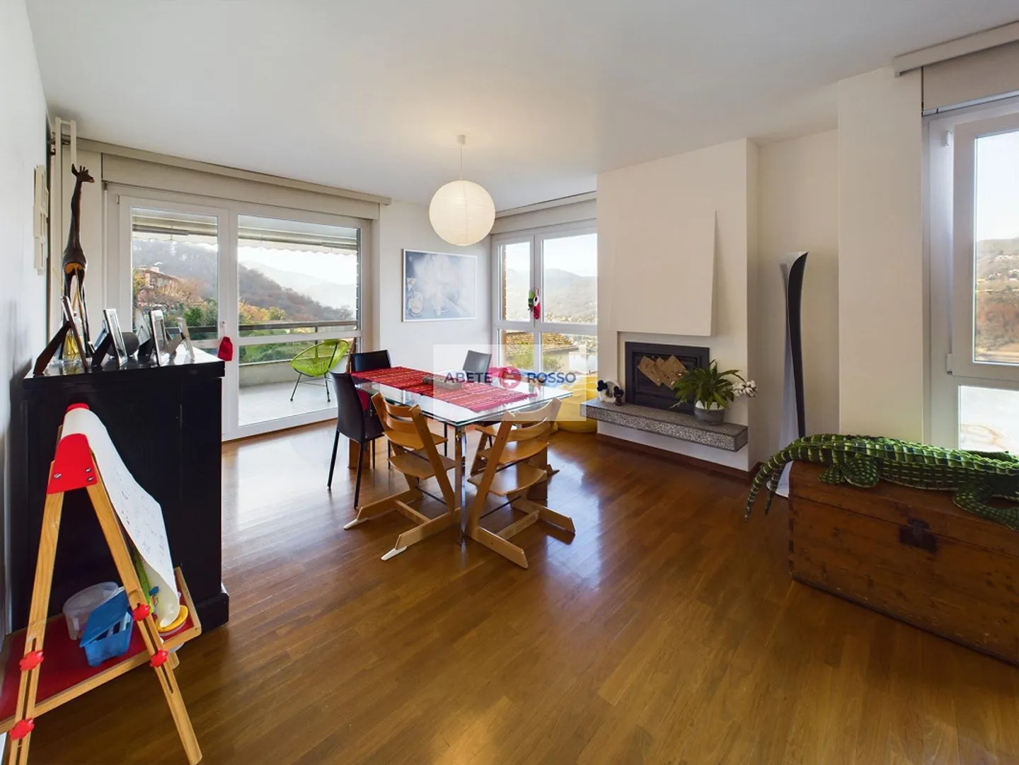 Charming Apartment with Lake View - Photo 5 of 18