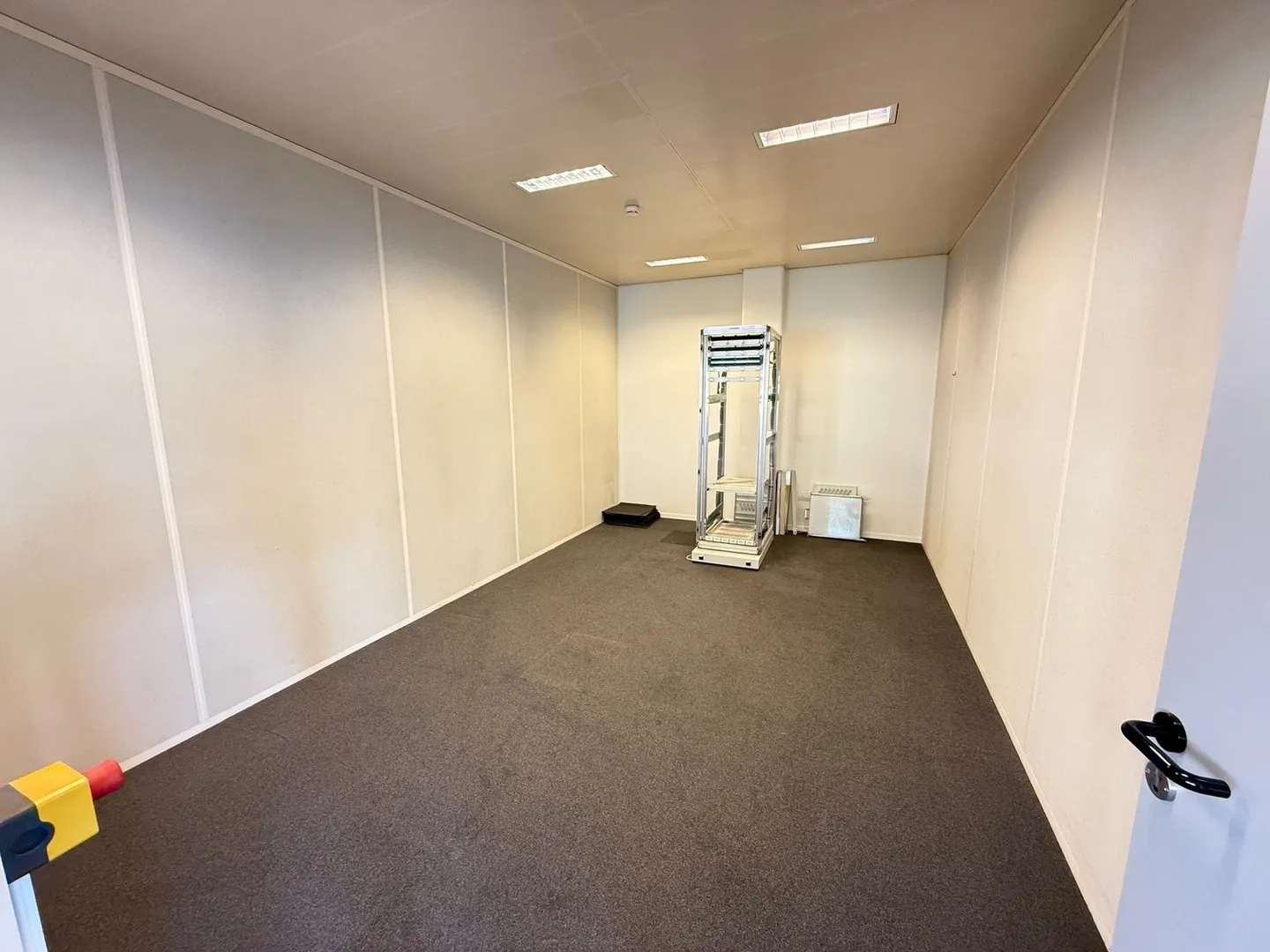 Office/Commercial Spaces of about 318m2 on the 1st Floor near... - Photo 5 of 10