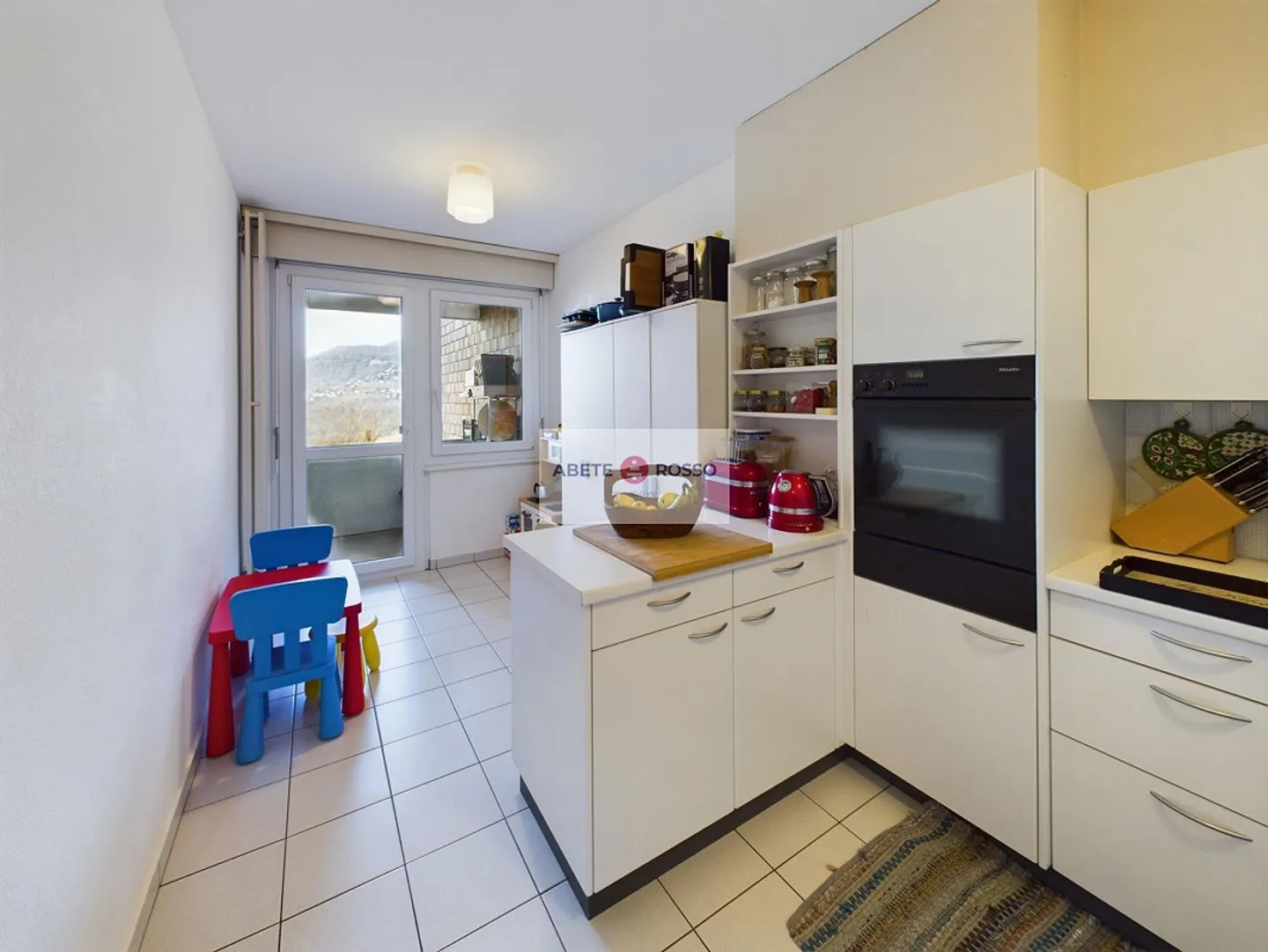 Charming Apartment with Lake View - Photo 7 of 18