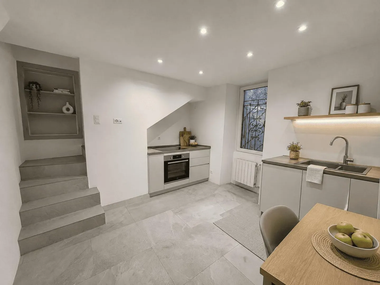 PRÄCHTIGES 3.5-ZIMMER-HAUS VOLLSTÄNDIG RENOVIERT - Foto 3 von 13