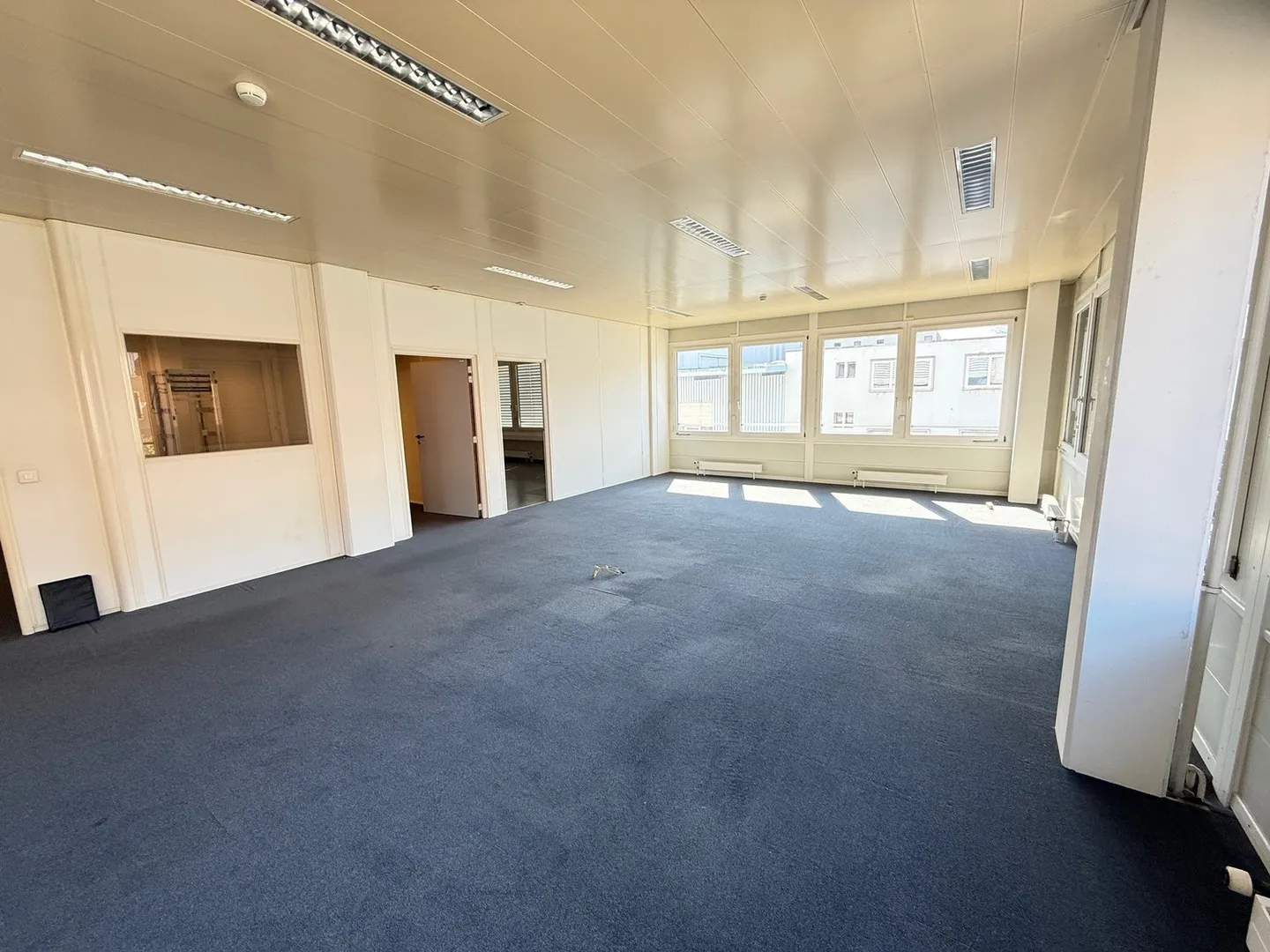 Office/Commercial Spaces of about 318m2 on the 1st Floor near... - Photo 3 of 10