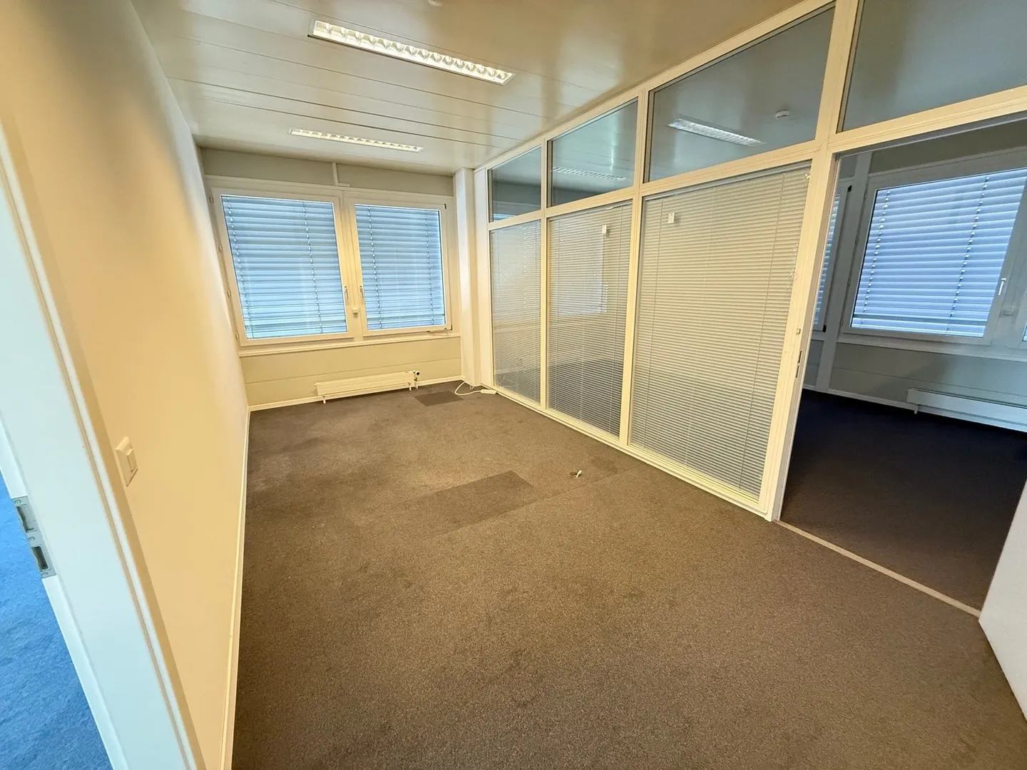 Office/Commercial Spaces of about 318m2 on the 1st Floor near... - Photo 6 of 10