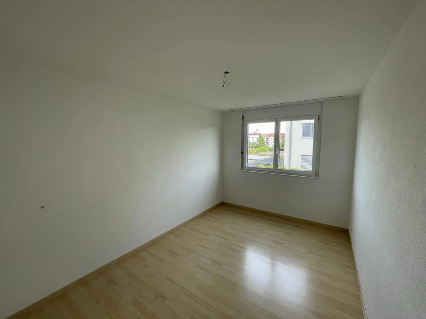 Spacious 4.5-room apartment in the heart of Seeland - Photo 3 of 9