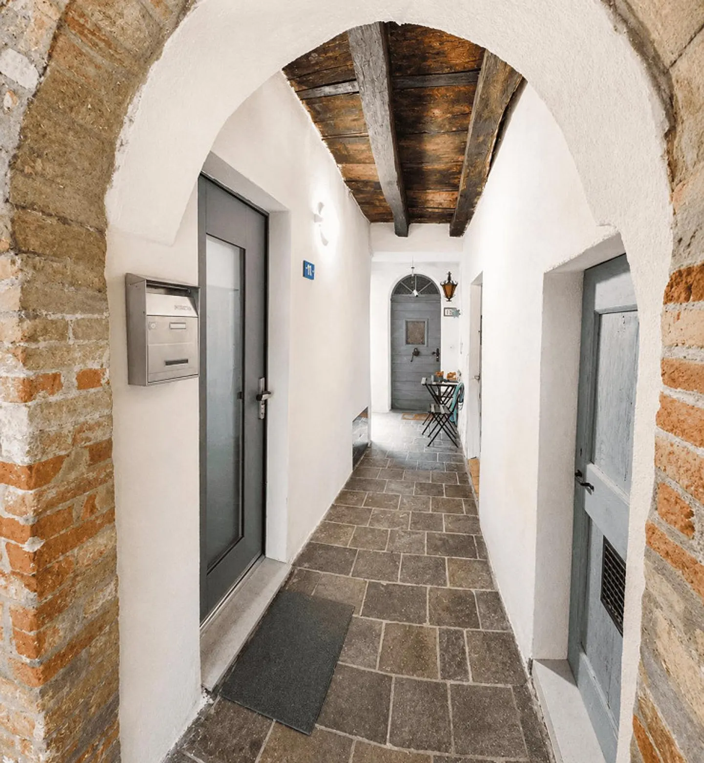 PRÄCHTIGES 3.5-ZIMMER-HAUS VOLLSTÄNDIG RENOVIERT - Foto 13 von 13