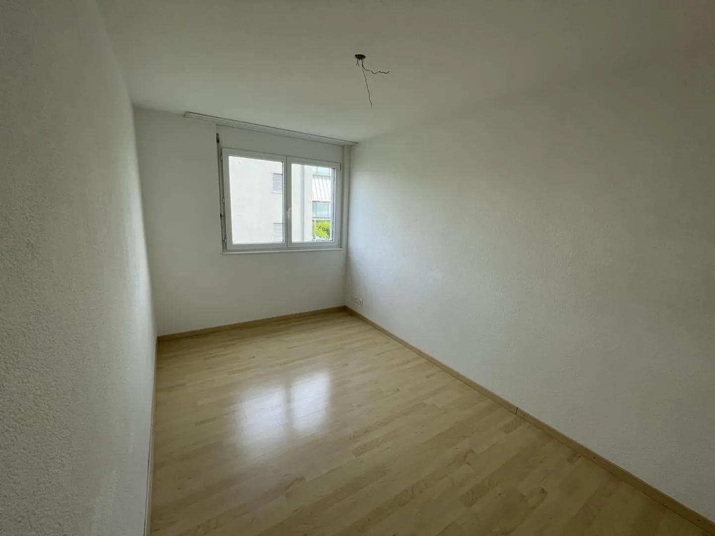 Spacious 4.5-room apartment in the heart of Seeland - Photo 4 of 9