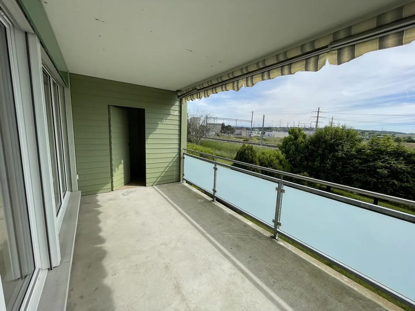 Spacious 4.5-room apartment in the heart of Seeland - Photo 6 of 9