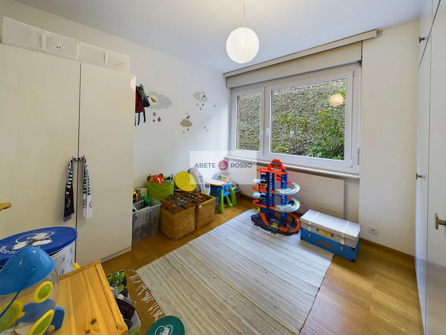 Charming Apartment with Lake View - Photo 14 of 18