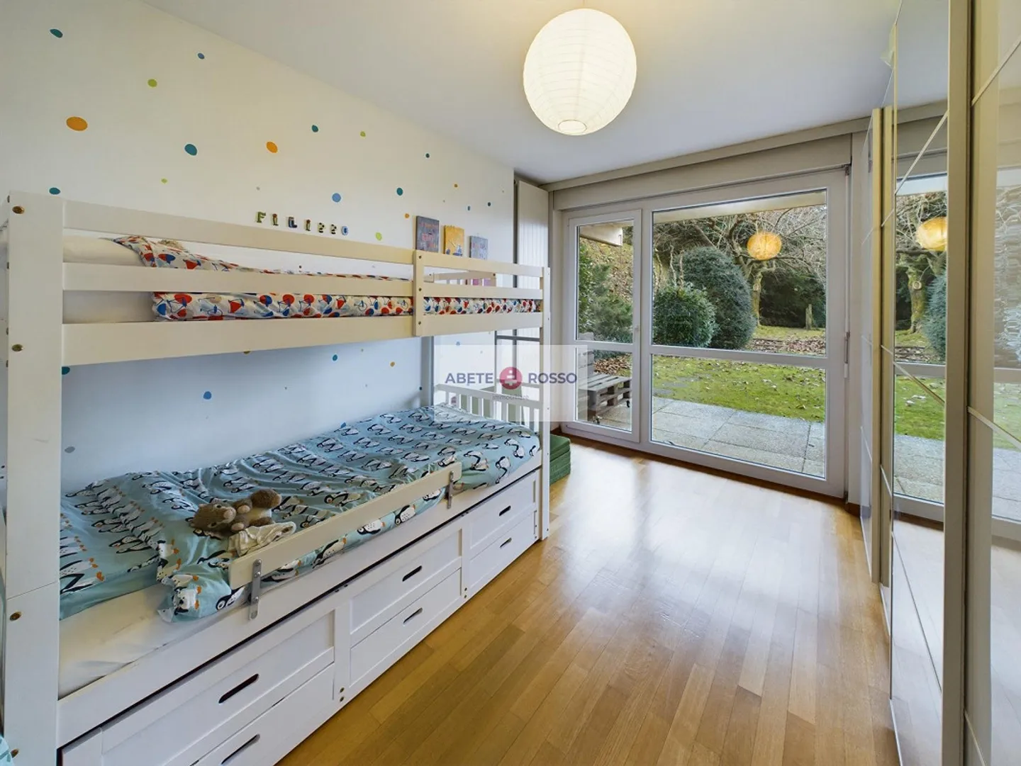 Charming Apartment with Lake View - Photo 16 of 18