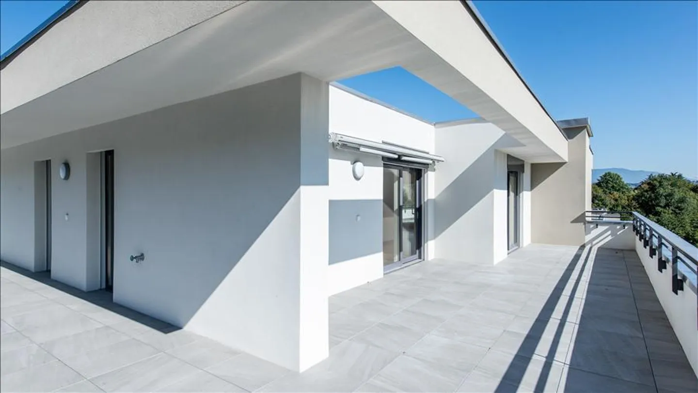 Magnifique duplex penthouse avec vue sur le lac et grandes terrasses - Photo 10 sur 12