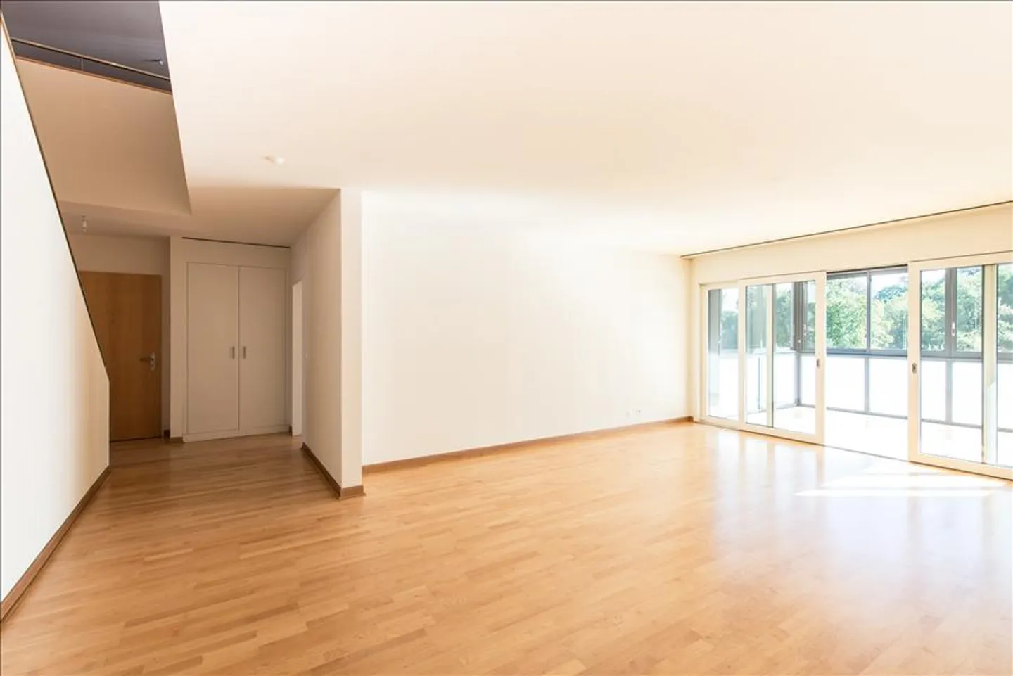Magnifique duplex penthouse avec vue sur le lac et grandes terrasses - Photo 2 sur 12