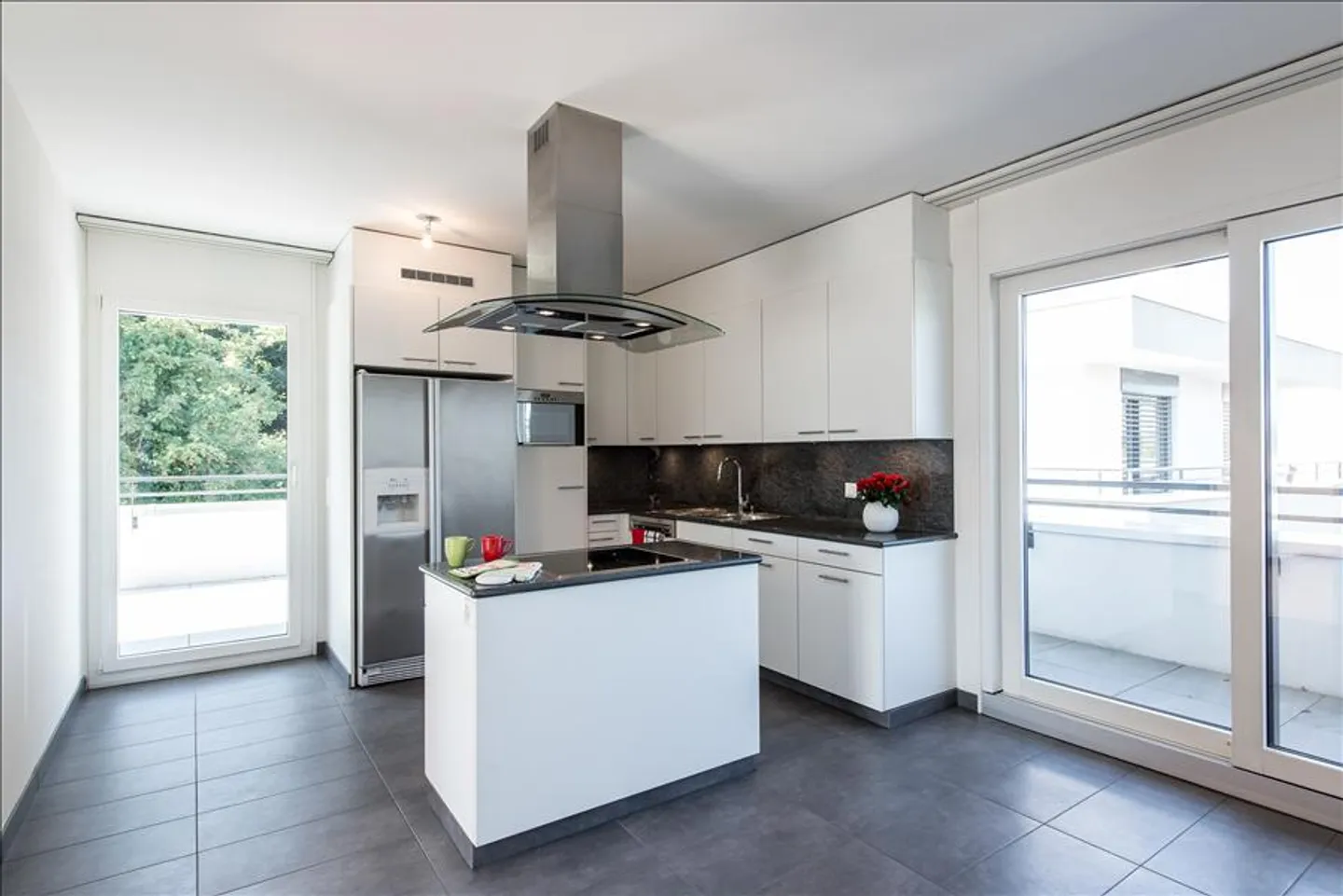 Magnifique duplex penthouse avec vue sur le lac et grandes terrasses - Photo 3 sur 12
