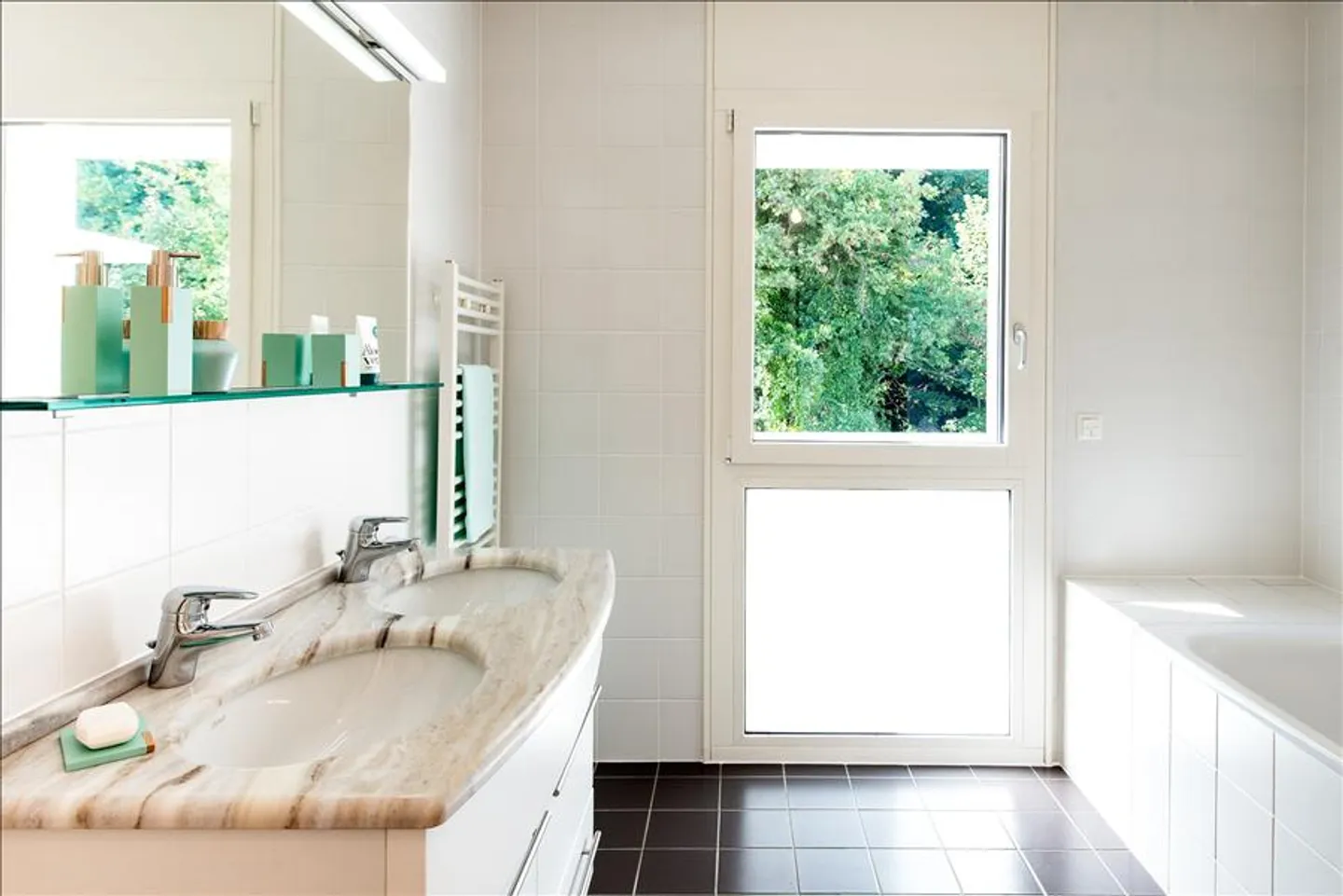 Magnifique duplex penthouse avec vue sur le lac et grandes terrasses - Photo 4 sur 12
