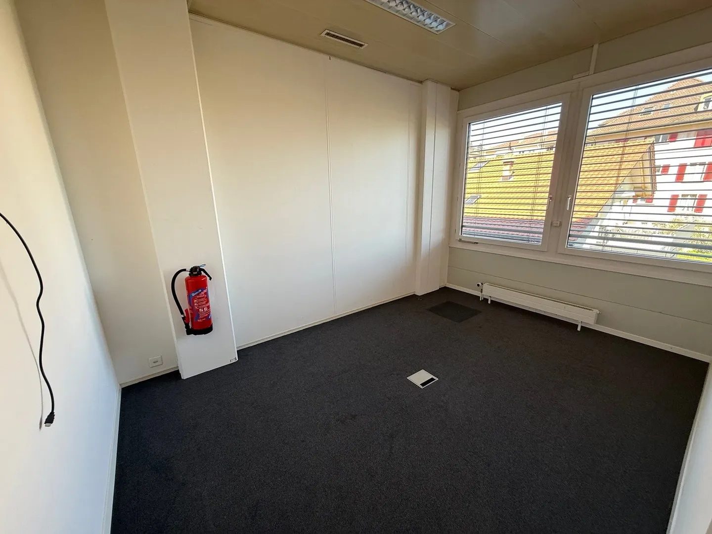 Office/Commercial Spaces of about 318m2 on the 1st Floor near... - Photo 9 of 10