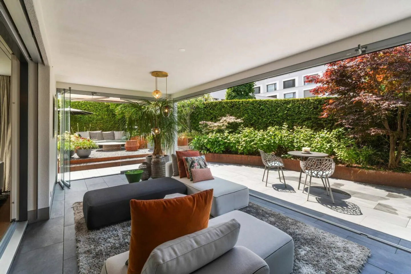 ENGELHOF | central, quiet, close to the lake, exclusive garden, top condition, high-quality standard - Photo 1 of 14